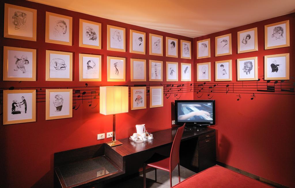 Phi Hotel